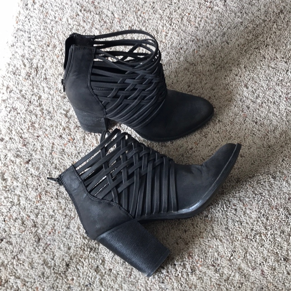 Adorable woven booties!